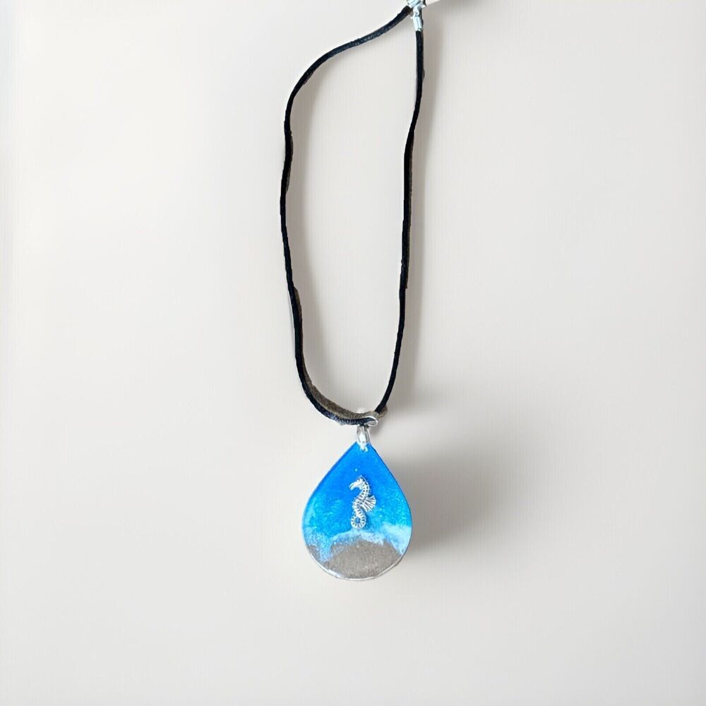 Handmade Ocean Theme With Seahorse Charm Epoxy Resin Earrings And Necklace Set - Picture 5 of 6